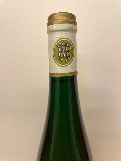 null "Scharzhofberger Spätlese - Egon Müller" (1988). One bottle. Perfect level,...