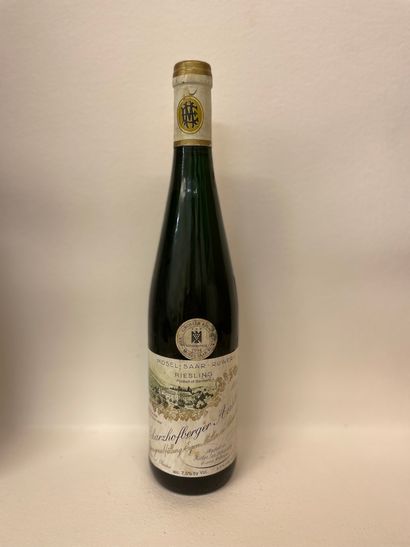 null "Scharzhofberger Auslese - Egon Müller" (1993). Une bouteille. Niveau parfait,...
