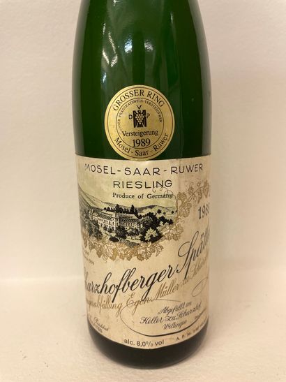 null "Scharzhofberger Spätlese - Egon Müller" (1988). One bottle. Perfect level,...