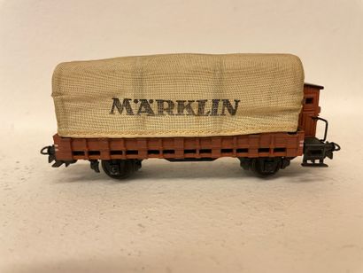 MÄRKLIN. "322". Wagon baché brun ancien en zamac MÄRKLIN. 2 axes avec plateforme...