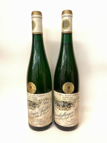 null "Scharzhofberger Spätlese - Egon Müller" (1988). Réunion de 2 bouteilles. Niveau...