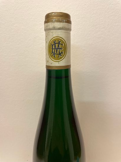 null "Scharzhofberger Spätlese - Egon Müller" (1988). Une bouteille. Niveau parfait,...