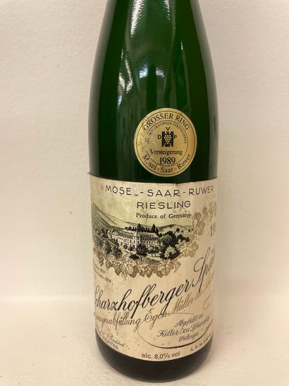 null "Scharzhofberger Spätlese - Egon Müller" (1988). One bottle. Perfect level,...