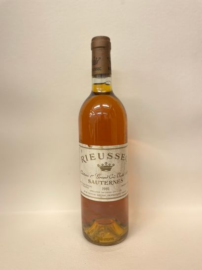 null "Château Rieussec" (1981). Premier Grand Cru classé. Une bouteille. Niveau parfait,...