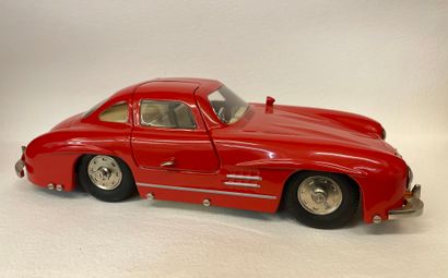 MÄRKLIN. "Mercedes 300 SL rouge Papillon". Märklin 1092, modèle du Musée Märklin,...