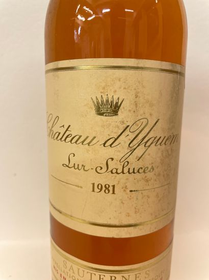 null "Château Yquem" (1981). Premier cru supérieur. Une bouteille. Niveau parfait,...