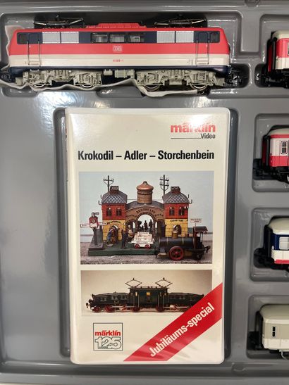 MÄRKLIN. Coffret Train de démonstration de la DB avec automotrice crocodile et 4...