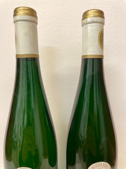 null "Scharzhofberger Spätlese - Egon Müller" (1991). Deux bouteilles. Bons niveaux,...