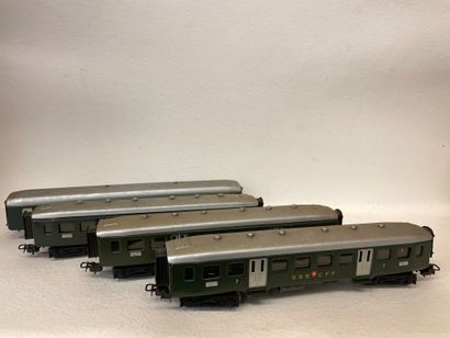 MÄRKLIN. "4038". 3 voitures voyageurs vertes 2ème classe SBB-CFF et Märklin 4066...