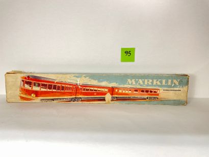 MÄRKLIN. "Märklin 3025". Autorail rapide rouge en 3 éléments en fonte. Märklin 3025,...