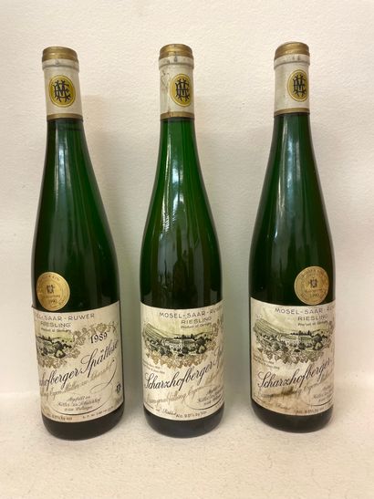 null "Scharzhofberger Spätlese - Egon Müller (1989)。两瓶。一个非常好，另一个也不错。帽子完好无损，标签完好无损，清晰可辨。在最佳条件下保存。带有特里尔拍卖会/"Scharzhofberger...