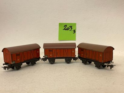 MÄRKLIN. "381". Lot de 3 petits wagons bruns fermés avec inscription 381. Märklin...