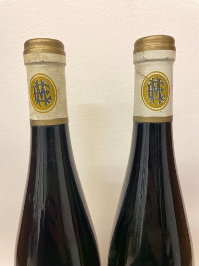 null "Scharzhofberger Spätlese - Egon Müller" (1990). Deux bouteilles. Bons niveaux,...