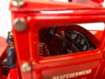 null "Red fire truck with fire ladder". Märklin 1991, limited edition of 6000 pieces...