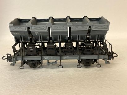 MÄRKLIN. Lot de 4 wagons gris à bennes basculantes opérationnes du CFL. Märklin 4721,...
