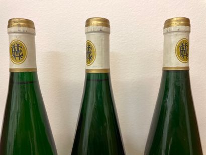 null "Scharzhofberger Spätlese - Egon Müller" (1993). Trois bouteilles. Bons niveaux,...