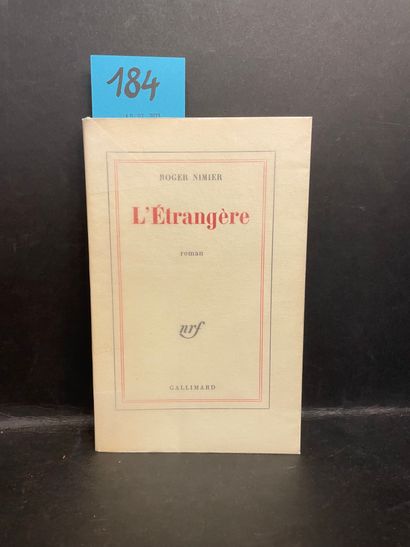 NIMIER (Roger). L'Etrangère.P., NRF, 1968, in-12, br. (边缘略微变色，有几处破损，否则是好的副本)。第一版。1/56份编号的牛皮纸pur...