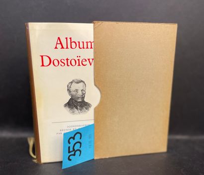 Album Dostoïevski. P., NRF, "Bibl. de la Pléiade", 1975, in-12, rel. édit., jaq.,...