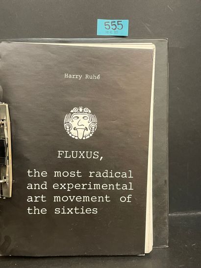 null RUHE（哈利）。Fluxus，六十年代最激进和实验性的艺术运动。A'dam, A, 1979, 4°, 穿孔纸，黑色活页夹。第一版包含传记、Flux...