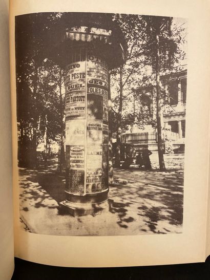 null ATGET-MAC ORLAN（皮埃尔）。Atget photographe de Paris.皮埃尔-麦克奥兰的序言。P.，H.Jonquières，1930年，4°，全梅色摩尔纹丝绸出版商。献给Eugène...