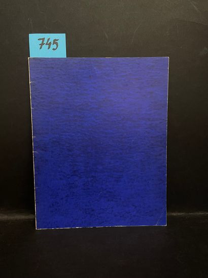Yves Klein. 展览。布鲁斯，艺术宫，1966年，4°小册子，蓝色封面（封面略有磨损，第2版略微发黄）。第一版。伊夫-克莱因在布鲁塞尔的展览目录，艺术家...