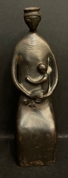 null DENIS (Philippe). "Maternity". Sculpture in bronze. Size : 22 x 4 x 5,5 cm.