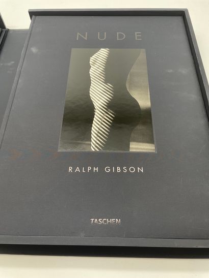 null GIBSON（拉尔夫）。裸体。Eric Fischl的采访。科隆，Taschen，2009年，大对开本(45 x 33.5 cm)，全黑丝带照片，豪华...
