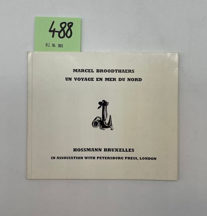 BROODTHAERS (Marcel). 北海的航行。布鲁克斯，霍斯曼；伦敦，彼得堡出版社，1973年，长12英寸，[38页]，68幅主要为彩色的复制品，中文平装本。第一版印数为500份，没有编号。...