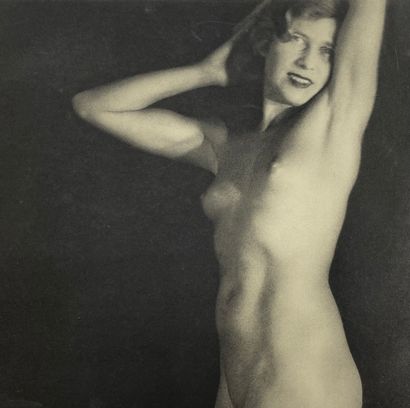 PILLARD-VERNEUIL (Maurice). Images d'une femme. Vingt-quatre études de nu avec un...