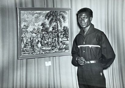 ANONYME. "Photos de peintres africains, Congo" (1955). ). Réunion de 5 tirages argentiques...