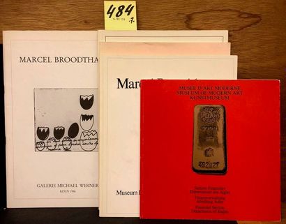 BROODTHAERS.- Ensemble de 7 catalogues d'exposition de Marcel Broodthaers. Lieux...