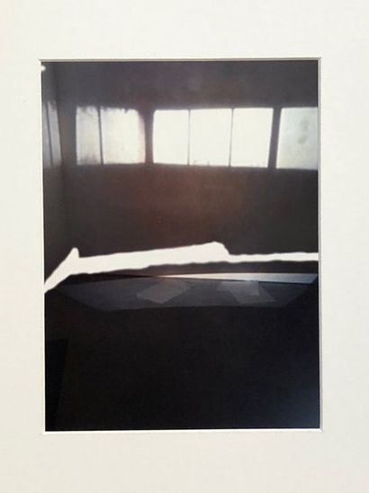 TUYMANS (Luc). "Fenêtre 6" (2012). Tirage d'essai sur papier Kodak, monté sous passe-partout...
