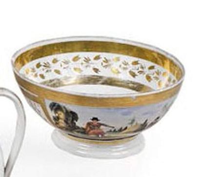  Manufacture de Popov, 1820/1830. Jatte à crème en porcelaine blanche à décor de...