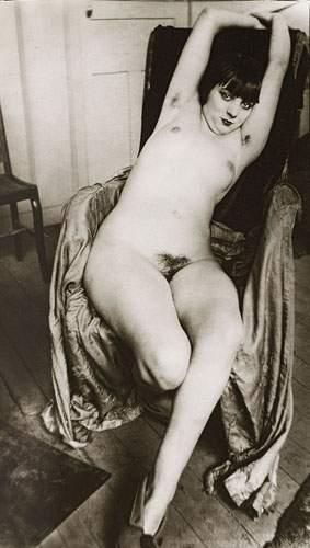 null MAN RAY (1890-1976) (Atelier)
Kiki de Montparnasse,1922.
Tirage postérieur sur...