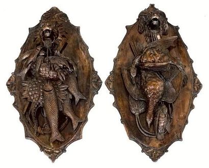 null La chasse et la pêche.
Paire de trophées en bois sculpté.
Forêt noire. Epoque...