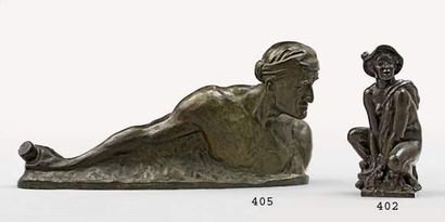 null Gaston HAUCHECORNE (1880-1945).
Barreur asiatique.
Bronze à patine verte nuancée.
Signée...