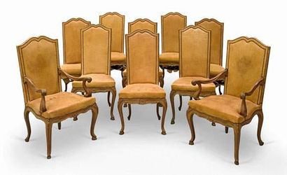 null Suite de huit chaises et deux fauteuils de style Régence, garniture de cuir.
Epoque...