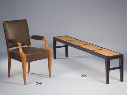 null JACQUES ADNET (1900-1984)
Ensemble de bureau comprenant un fauteuil et deux...