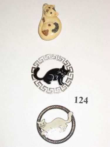 null 3 boutons sur le thème du chat, 1 en os, 2 en métal émaillé (D36 et 40mm)