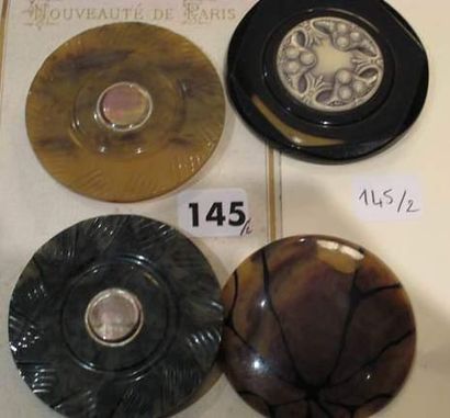 null 4 gros boutons années 1930-1940 galalithe et celluloïd (D60, 65, 68 mm)