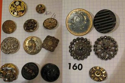 null 16 boutons métal motifs fleuris, profil de femme, pointes d'acier Début XIXème...
