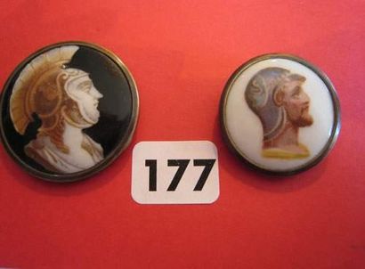 null 2 boutons illustrant des portraits de Romains, milieu du XIXème siècle (D38...