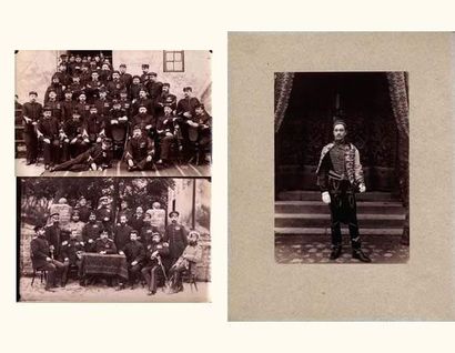 null Militaires par J. Khun, c. 1890
Officiers de l'armée hollandaise et serbe.
3...