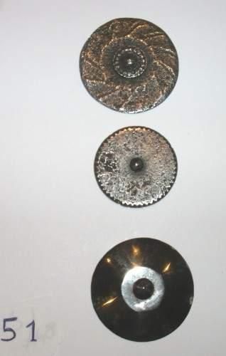 null 3 boutons en acier XVIIIè
(D 33 - 38 - 34mm)