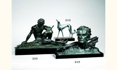 null A. OULINE. 
Buste de Mermoz ; sculpture en bronze à patine brune reposant sur...