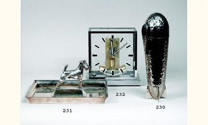null LEON HATOT (1883-1953) / ATO
Pendule squelette sous verre à mouvement électrique...