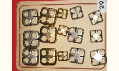 null un lot de 15 boutons couture en métal blanc et doré + 2 plaques de boutons divers...