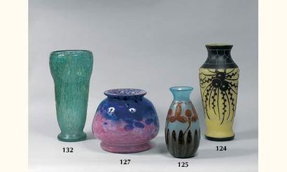 Auguste HEILIGENSTEIN. Haut vase en verre...