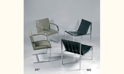 Ludwig Mies van DER ROHE. Paire de fauteuils...