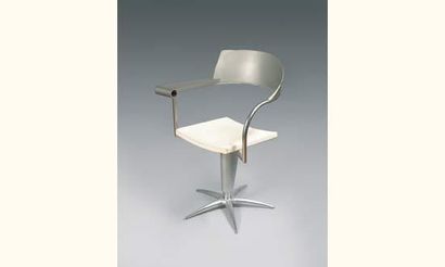 Philippe STARCK pour L'Oréal. 
Paire de chaises...